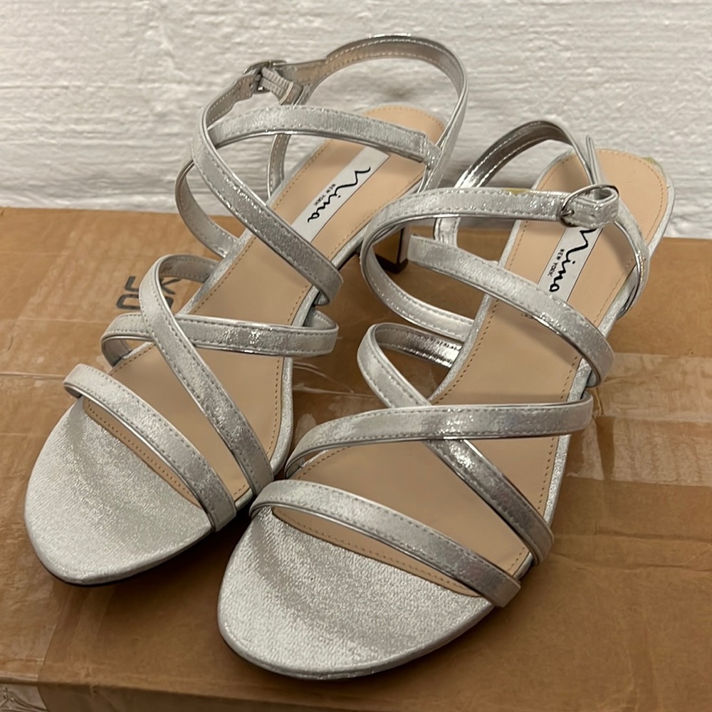 NINA SILVER GENAYA HEELS SIZE 10/40